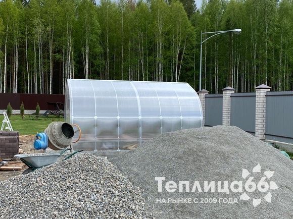 Теплица Рада Росинка Люкс из поликарбоната шириной 3 метра (шаг 0,65 м)